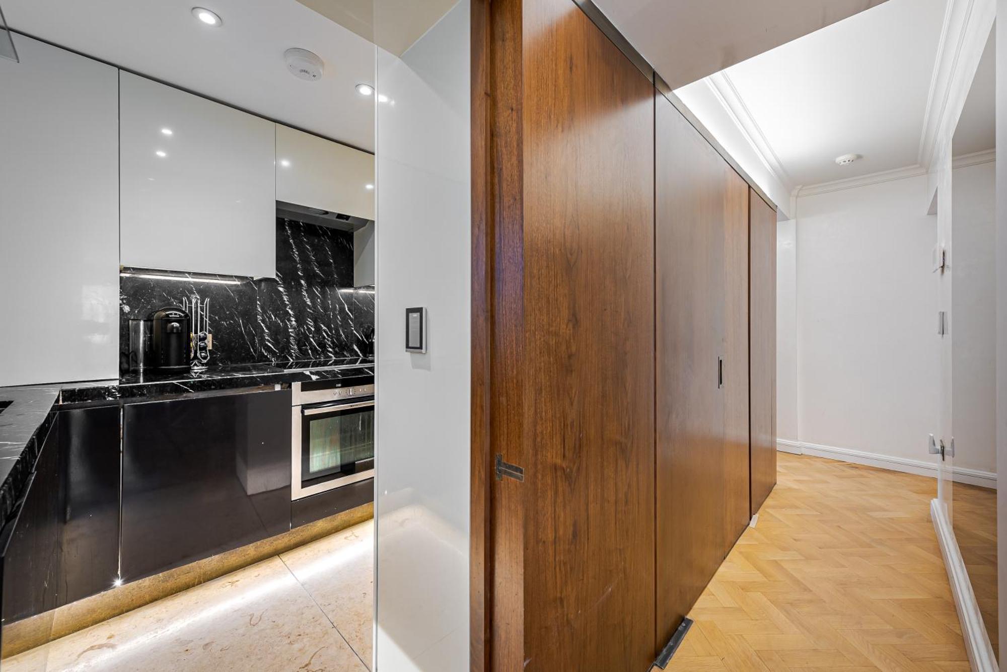 Modern Knightsbridge Apartment With Balcony Overlooking Harrods Prime Location Лондон Экстерьер фото