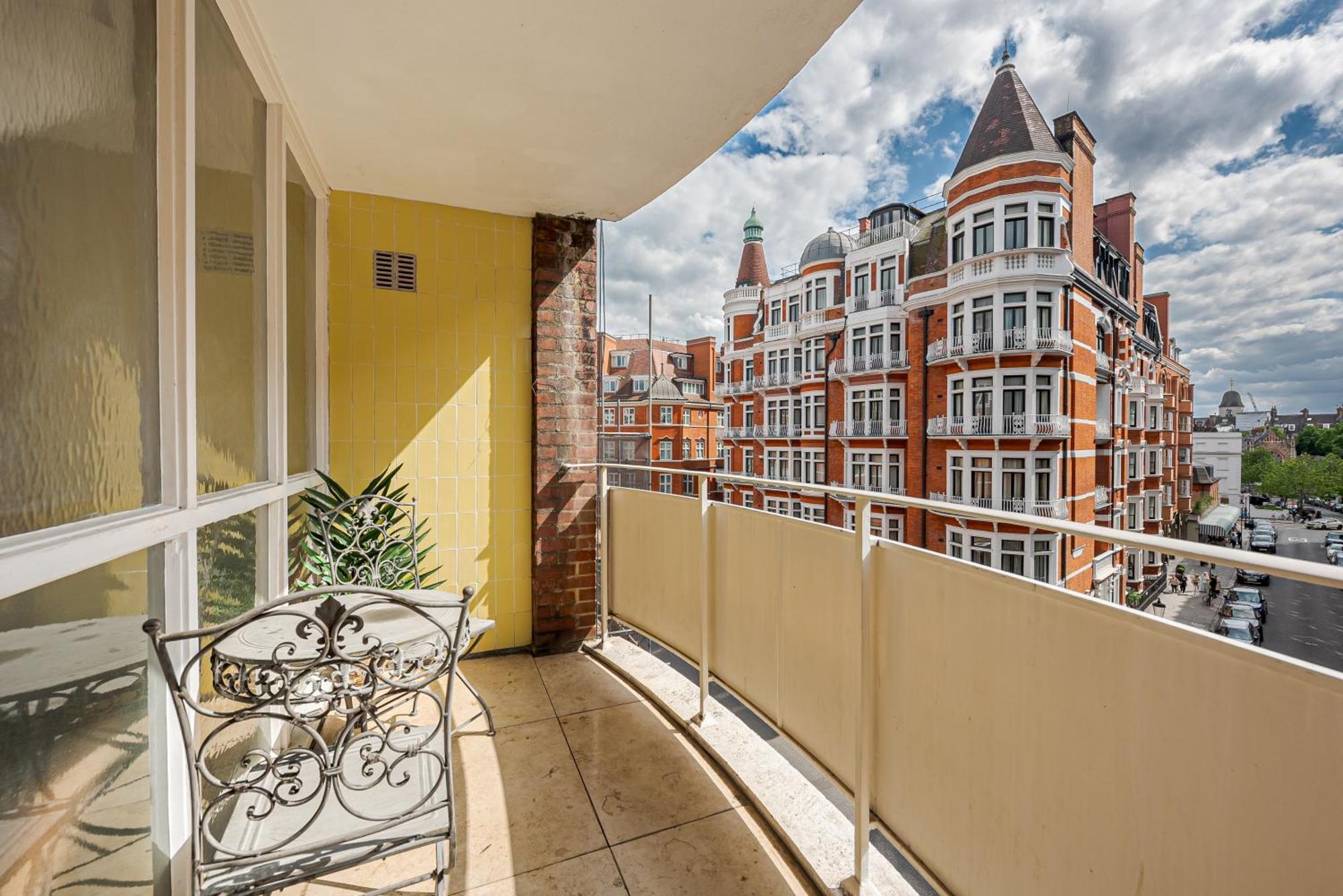 Modern Knightsbridge Apartment With Balcony Overlooking Harrods Prime Location Лондон Экстерьер фото