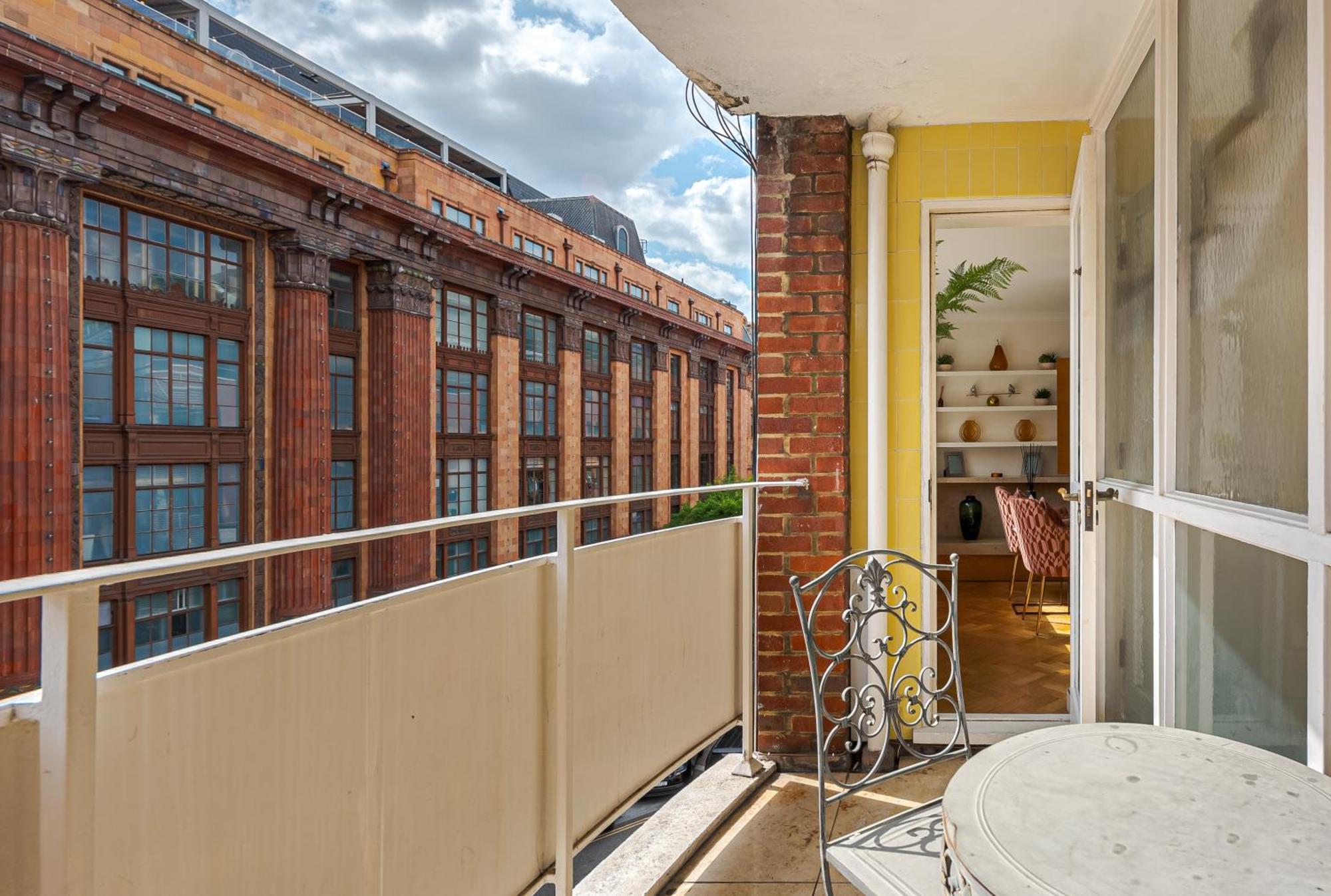 Modern Knightsbridge Apartment With Balcony Overlooking Harrods Prime Location Лондон Экстерьер фото
