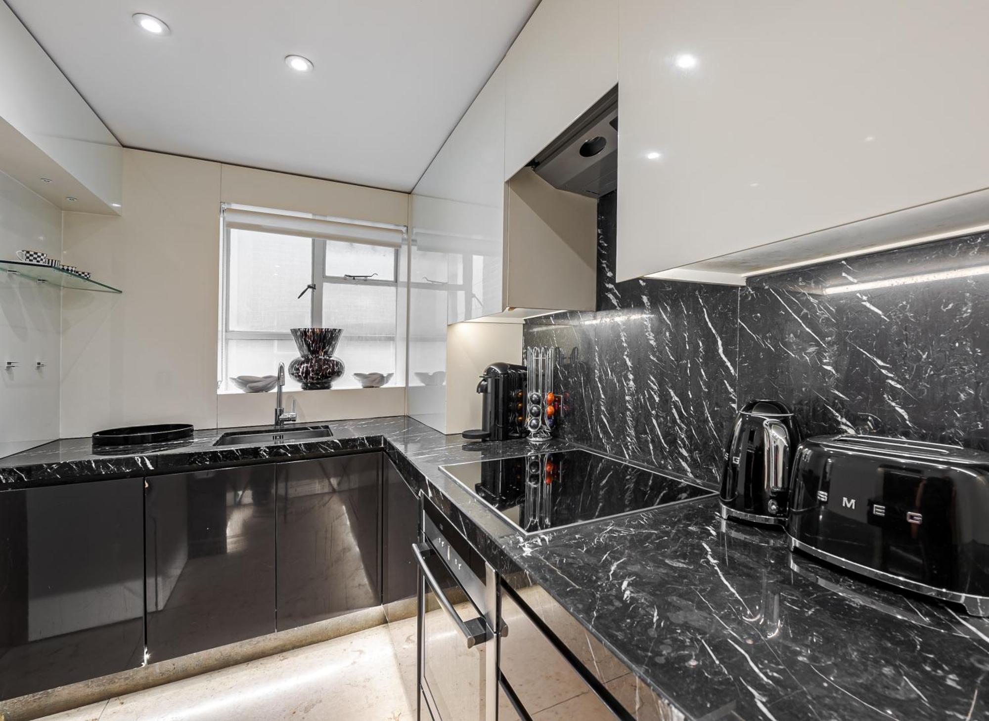 Modern Knightsbridge Apartment With Balcony Overlooking Harrods Prime Location Лондон Экстерьер фото