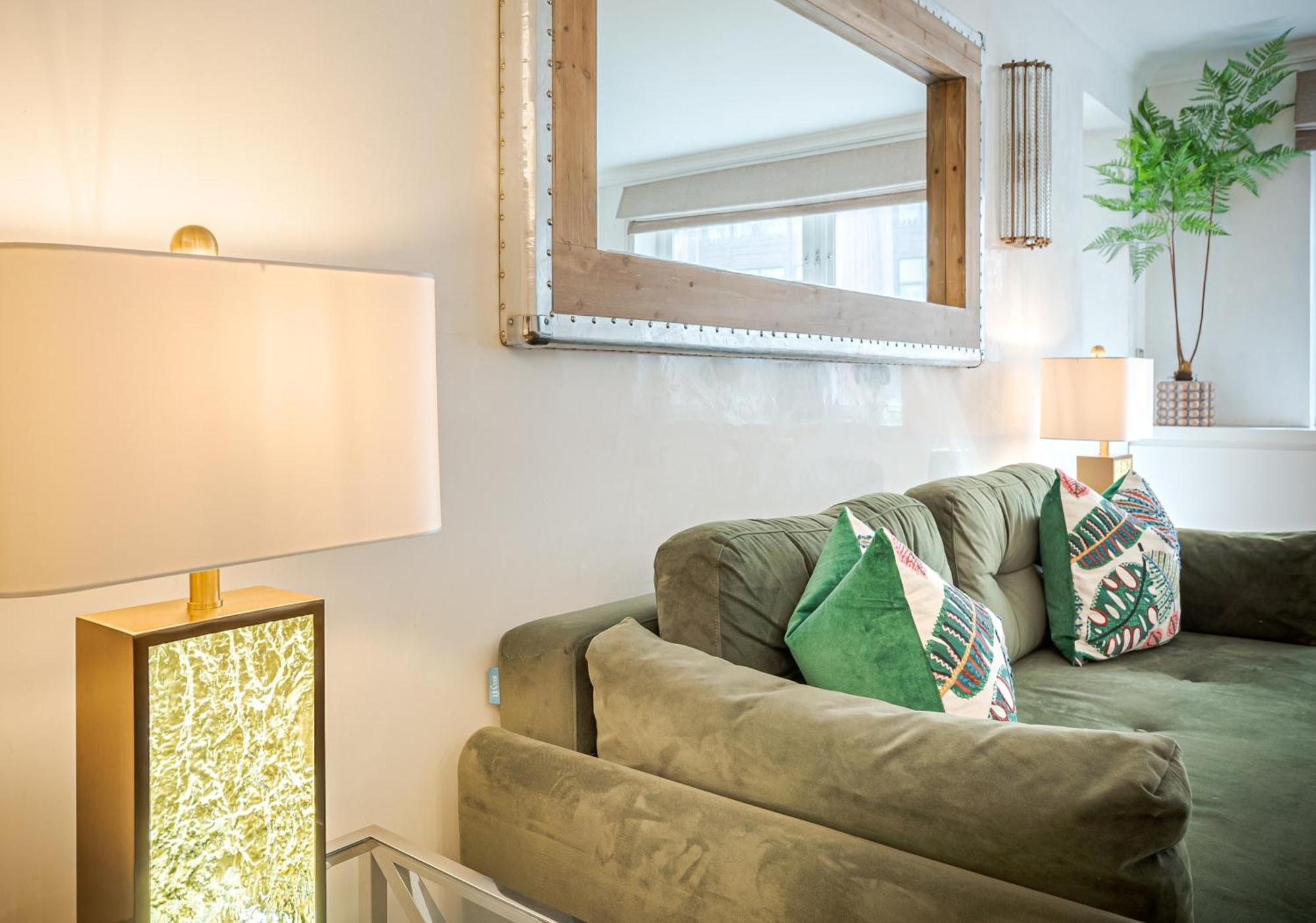 Modern Knightsbridge Apartment With Balcony Overlooking Harrods Prime Location Лондон Экстерьер фото